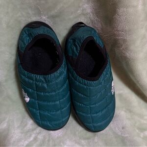 Thermoball Water Resistant Traction Mule in Shaded Spruce/tnf Black